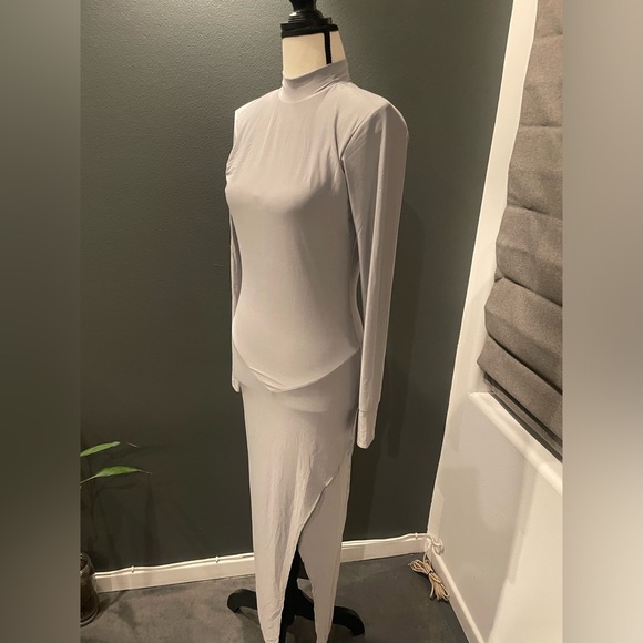 WE ARE HAH OPEN BACK DRESS SIZE XS IN GREY - Picture 7 of 10